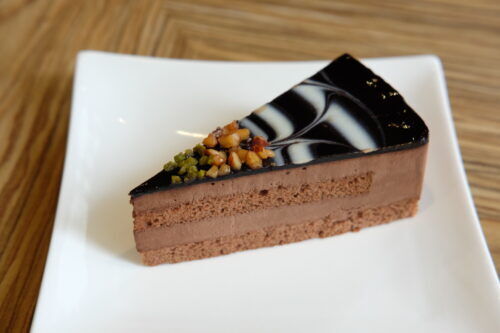 カフェにて新メニュー「ショコラムースケーキ」始めました！